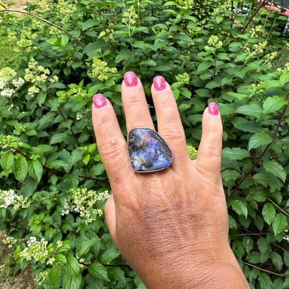 Enormous natural Boulder opal ring - Picture 4 of 7
